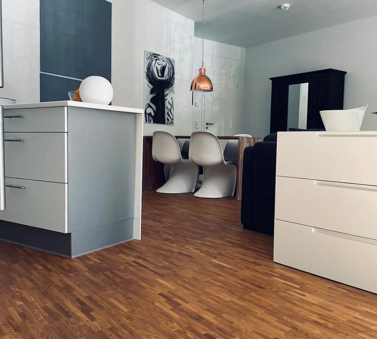 Design Apartment With River View Dusseldorf