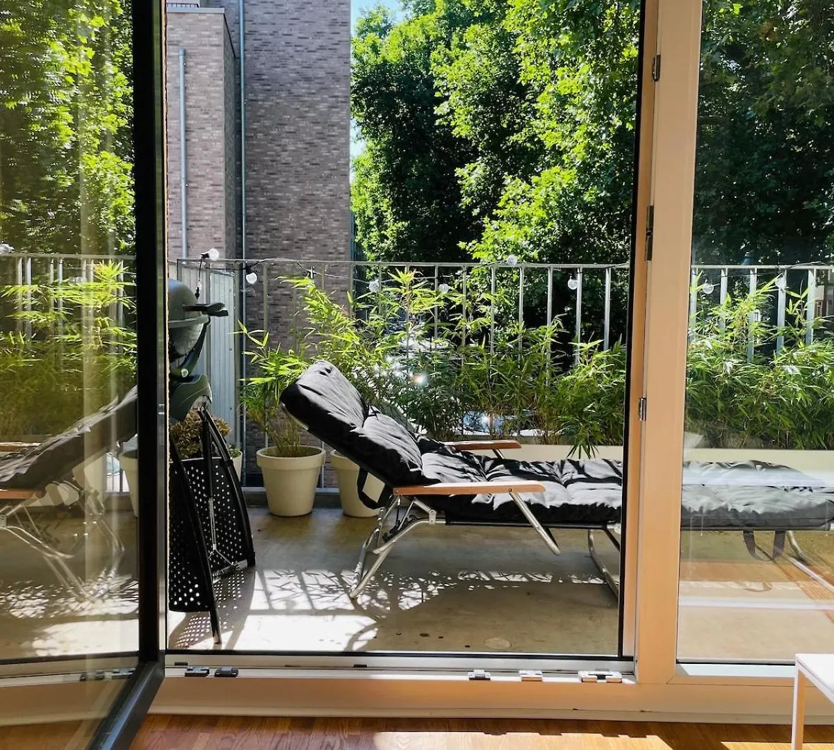 Design Apartment With River View Dusseldorf