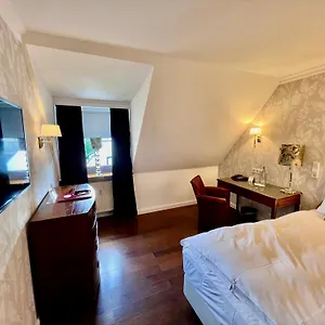 Ashley's Garden Hotel